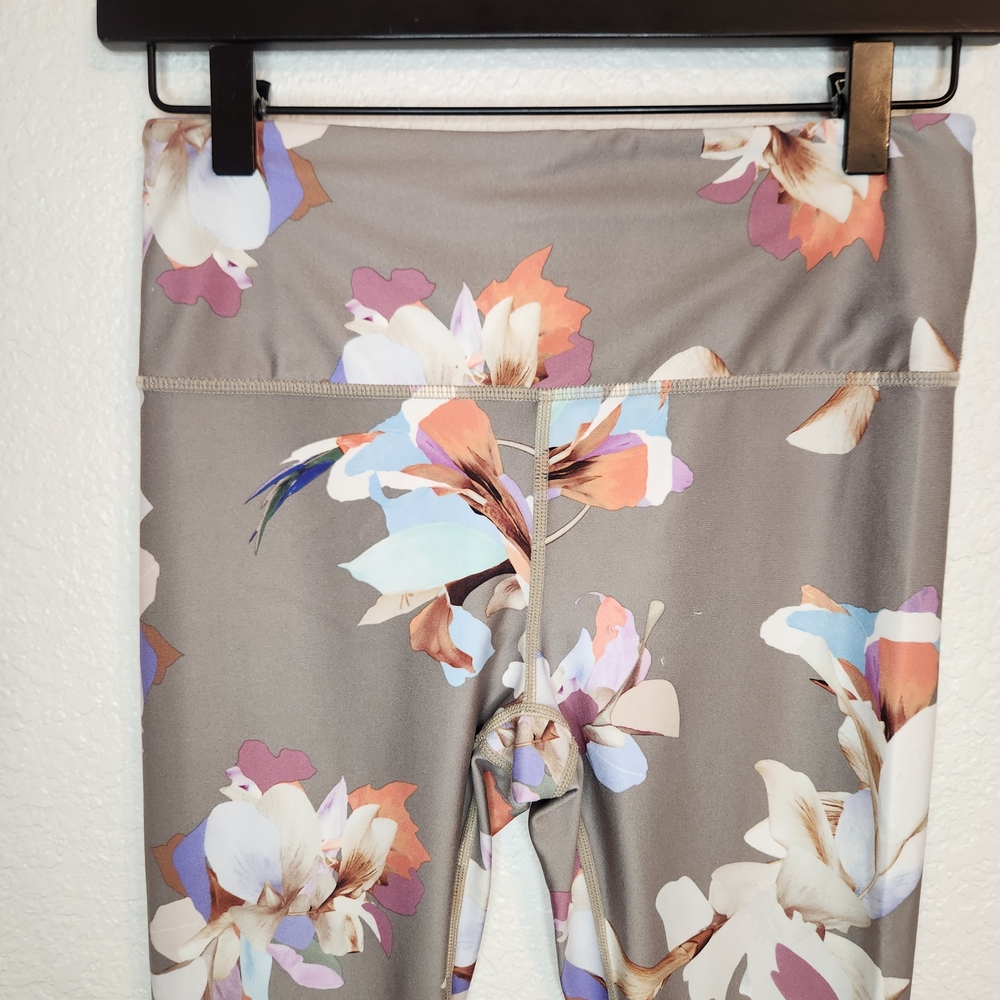 Athleta Elation Paradise 7/8 Leggings Womens S Gray White Floral High Rise Logo - Picture 5 of 15